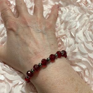 NWOT Garnet Red & Charcoal 7” Beaded Bracelet!